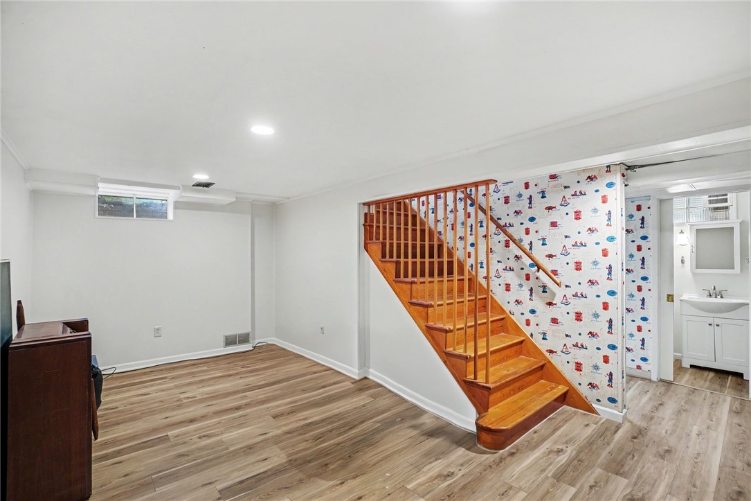 906 Bridge Ave