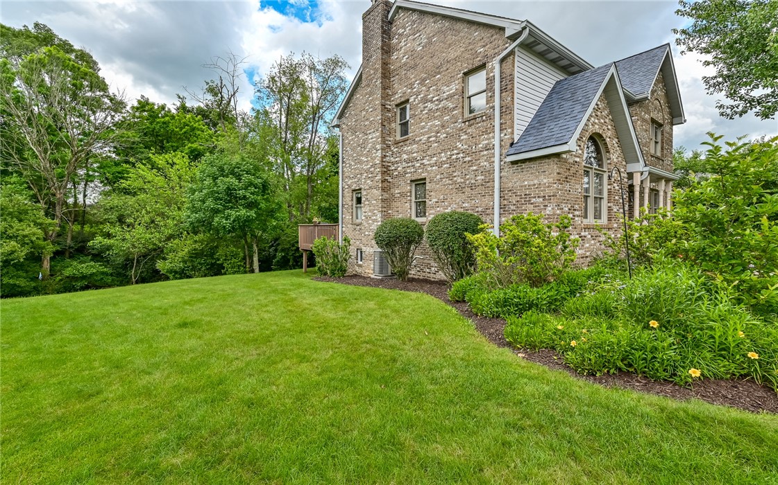 212 Whitehaven Dr