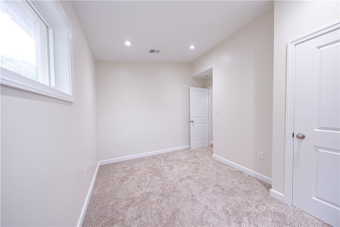 1165 Kings Ln