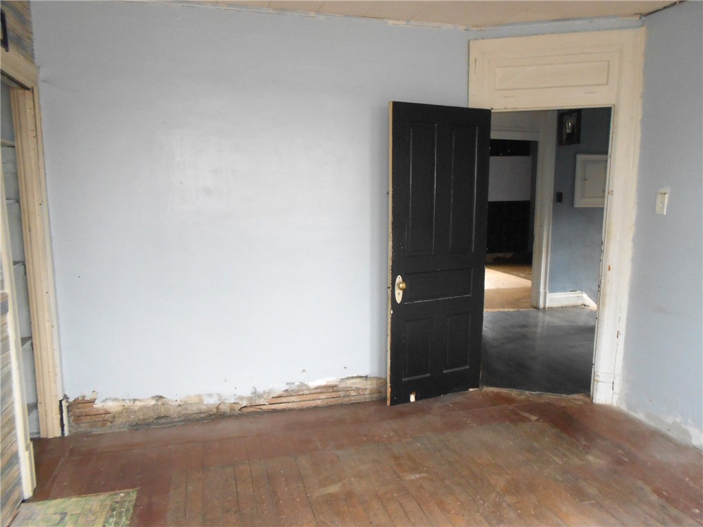 32 Weller St