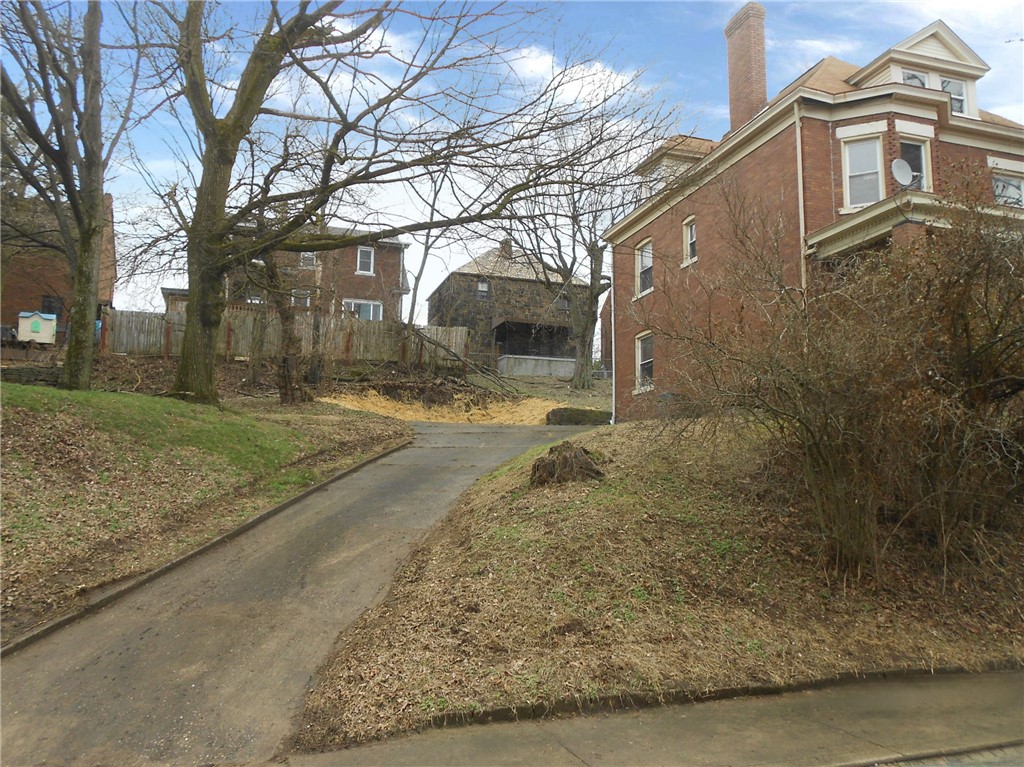 32 Weller St