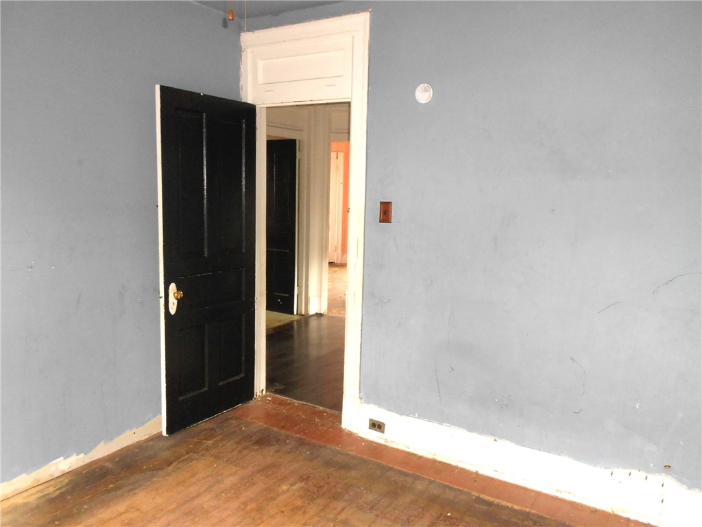 32 Weller St