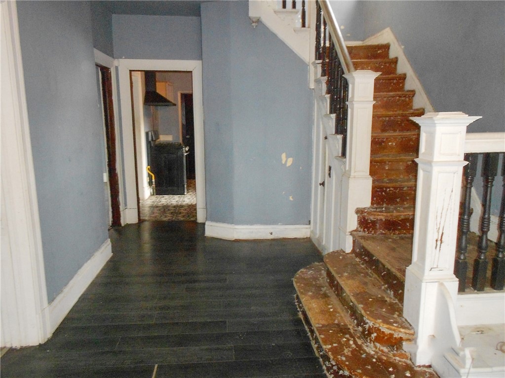 32 Weller St