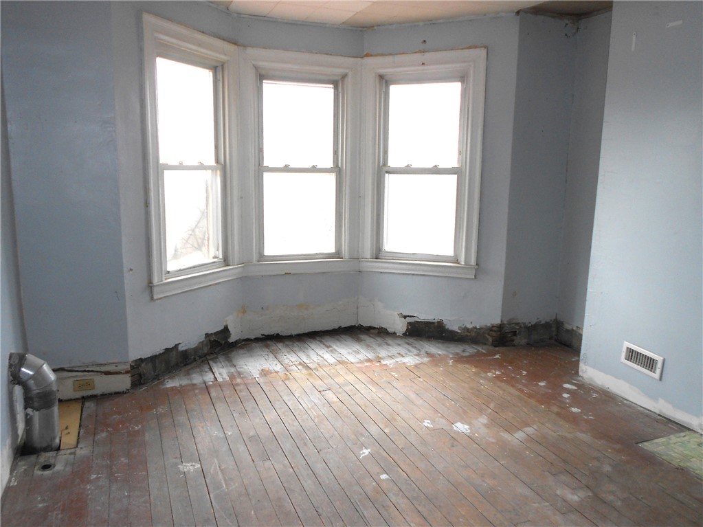 32 Weller St