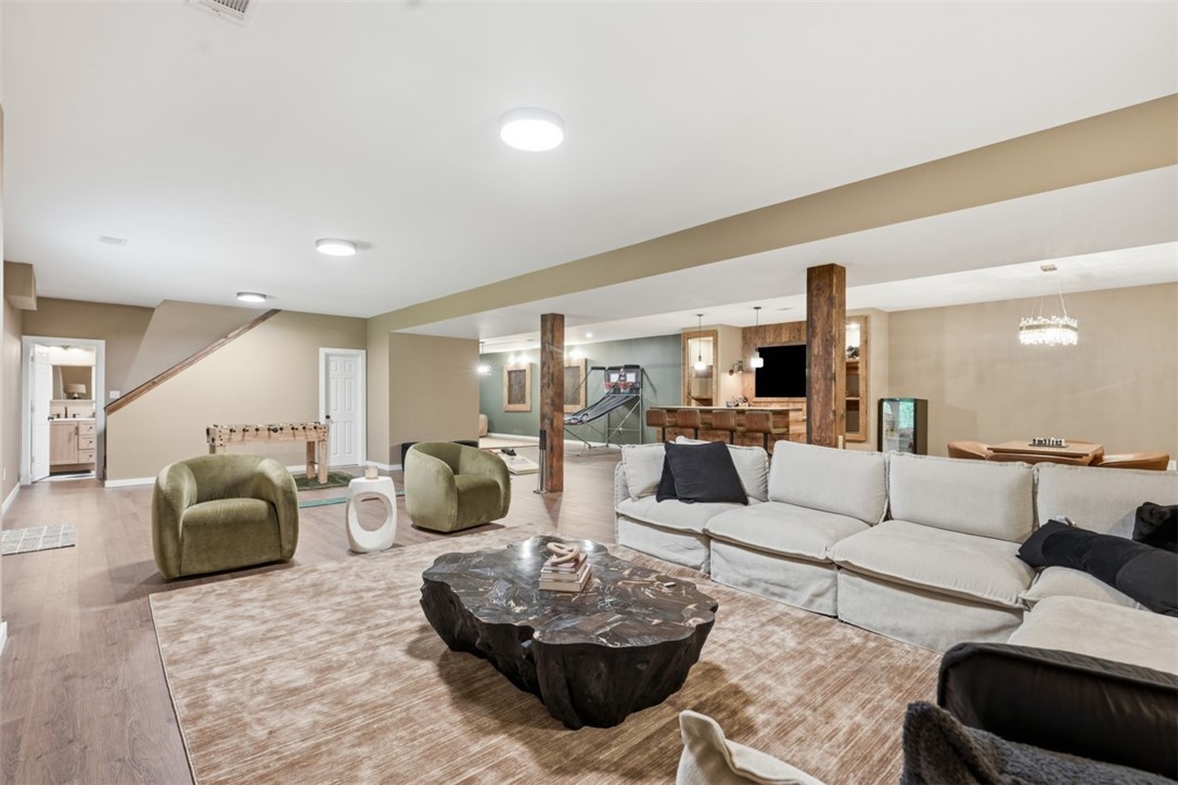 521 Creek Rd