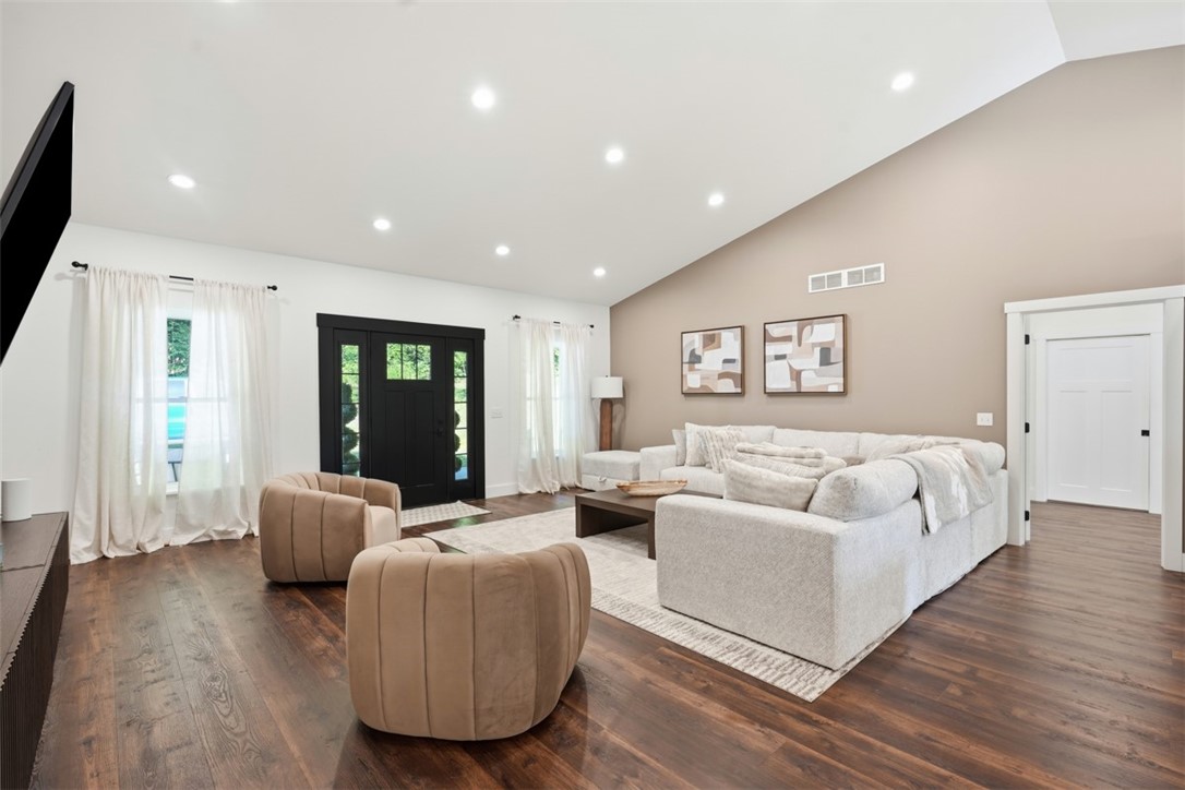 521 Creek Rd
