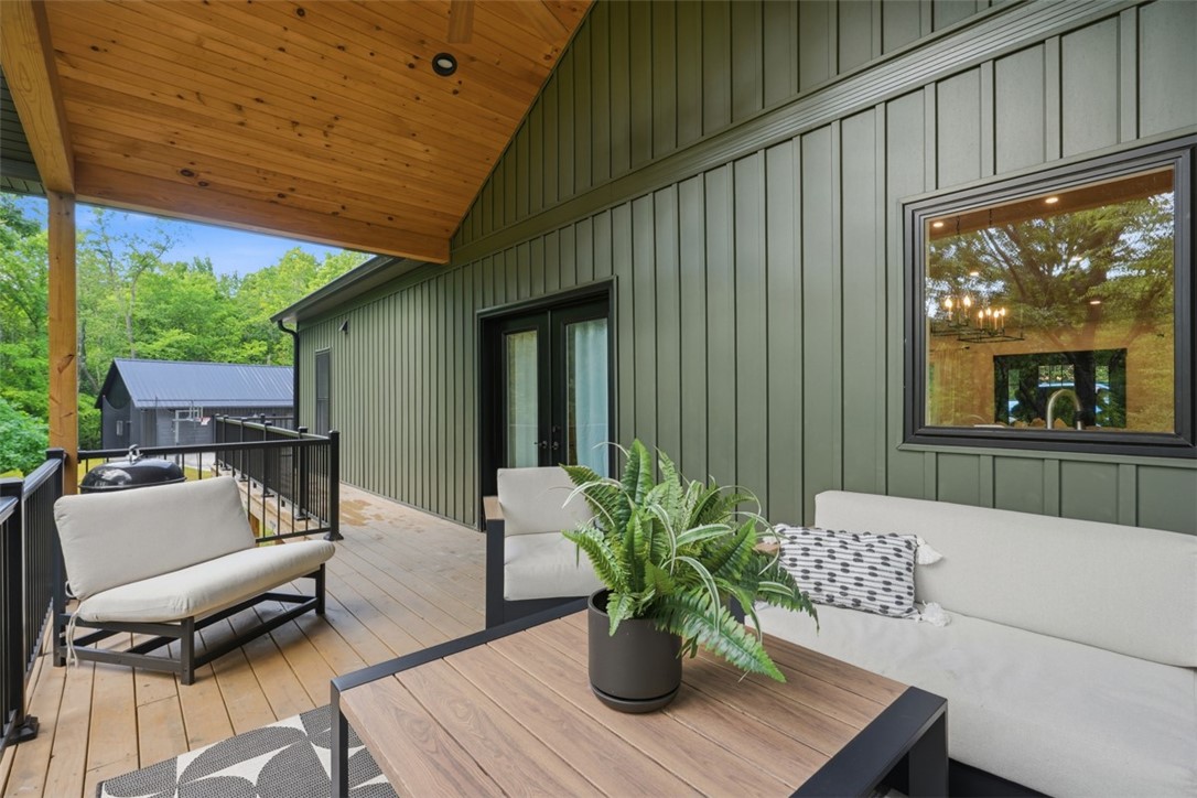 521 Creek Rd