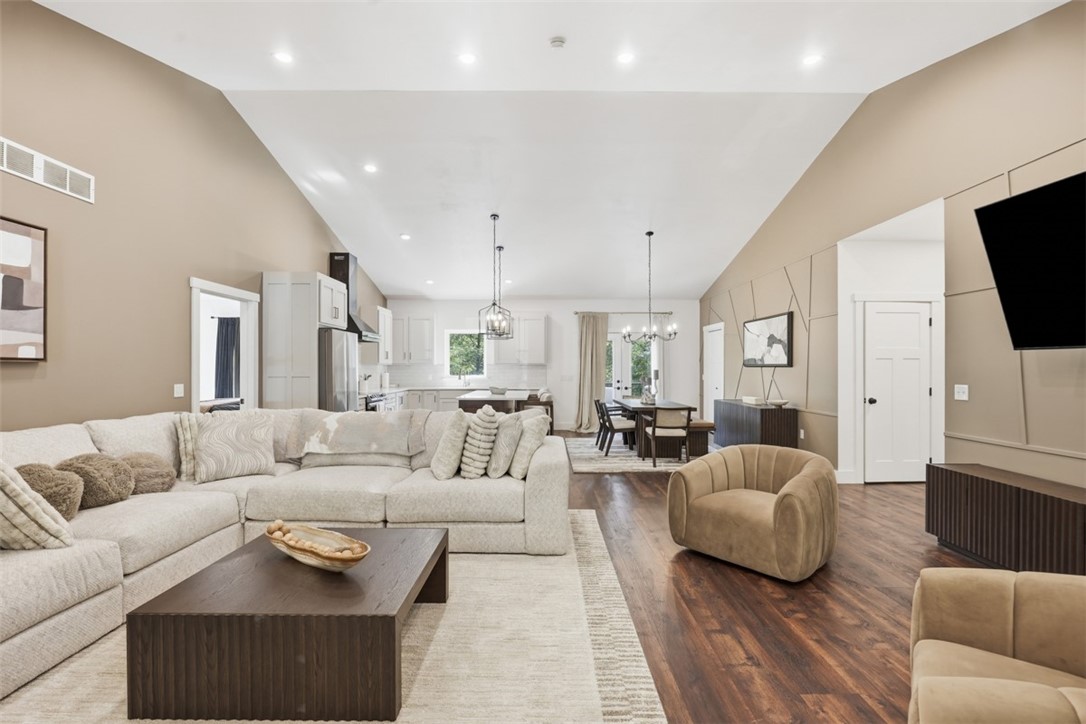 521 Creek Rd
