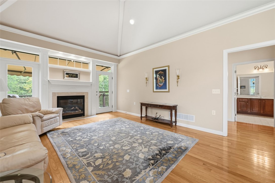 844 Village Dr