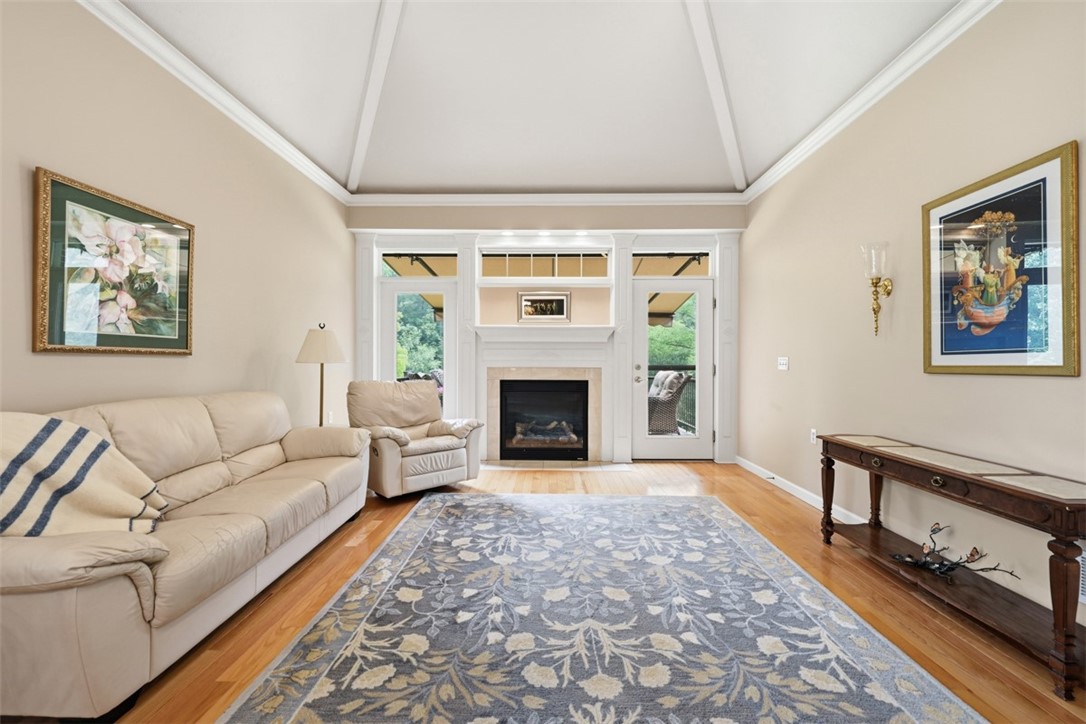 844 Village Dr