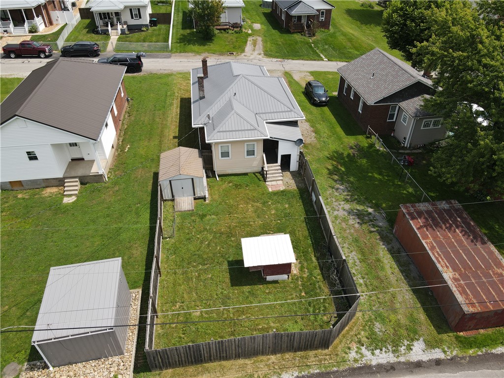 828 John St