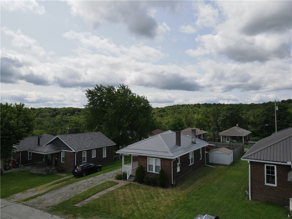 828 John St