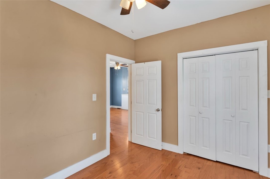 828 John St