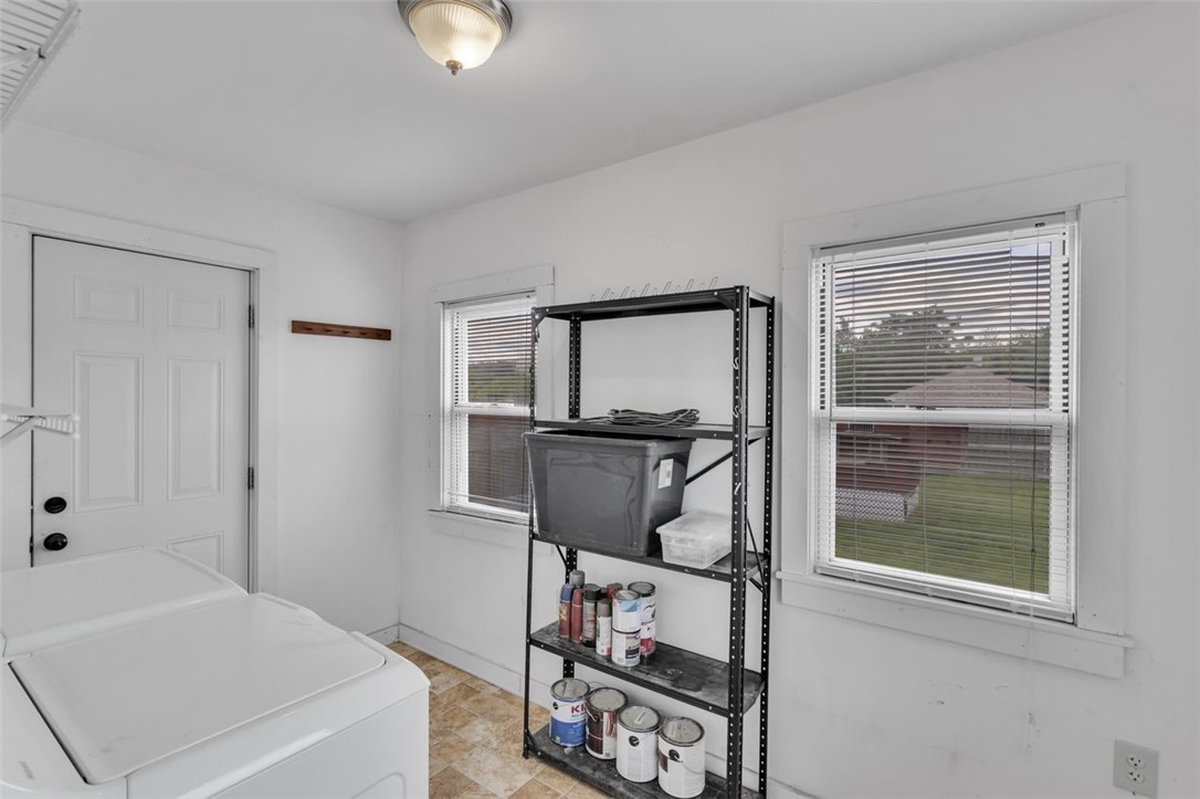 828 John St