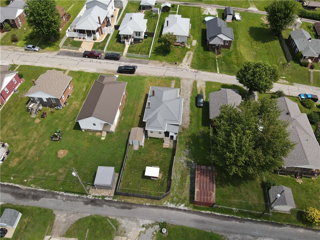 828 John St