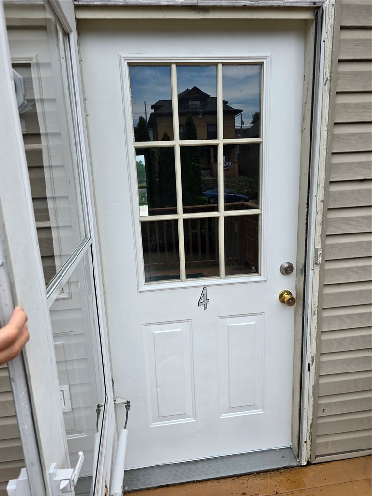 196 W Madison St 4