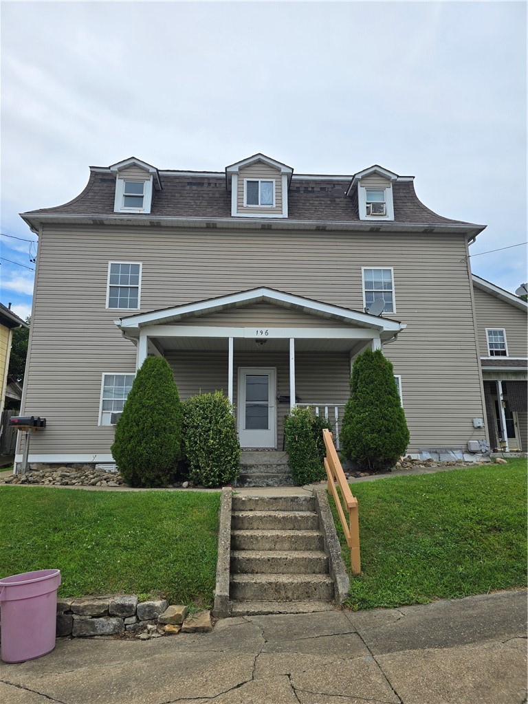 196 W Madison St 4