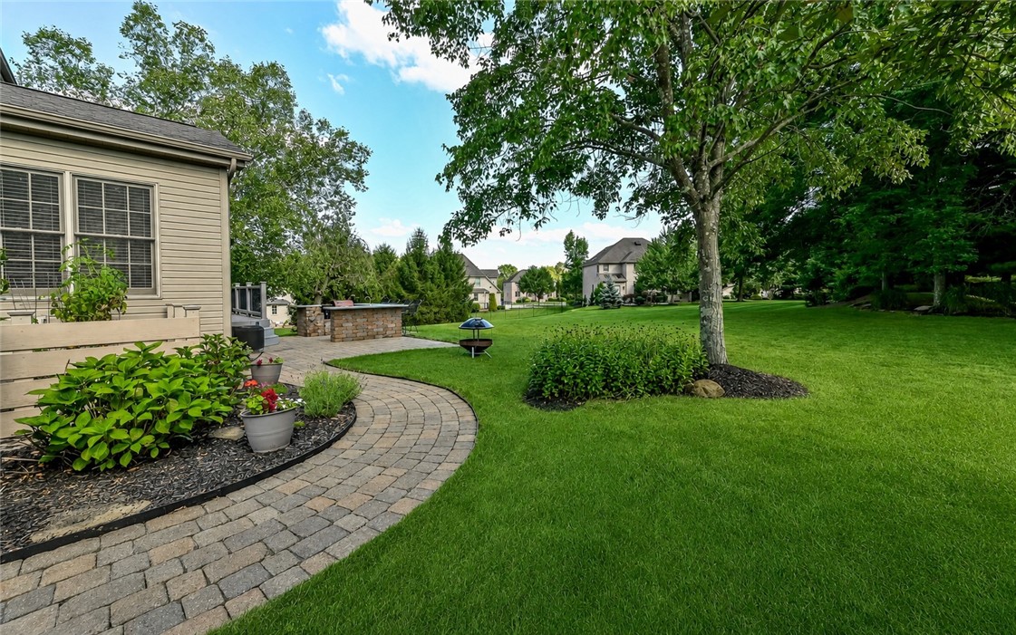 2004 Maxwell Ln
