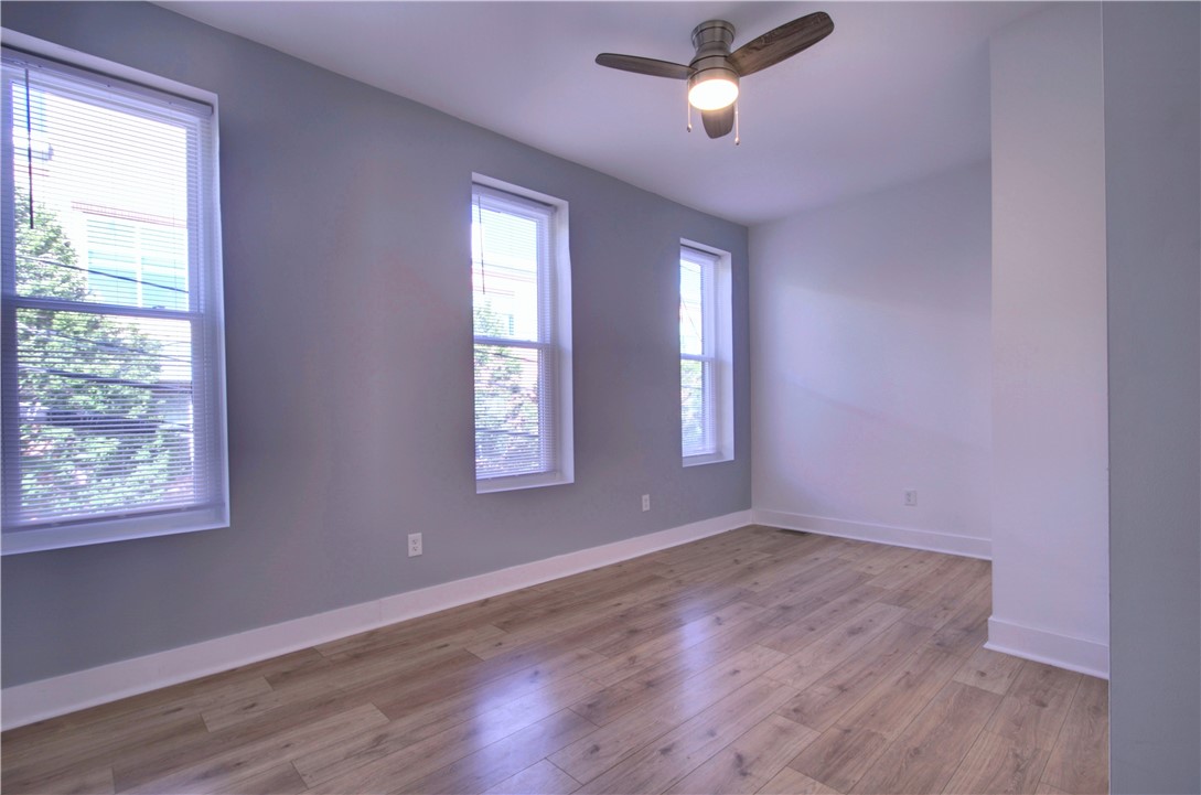 1327 Reddour St