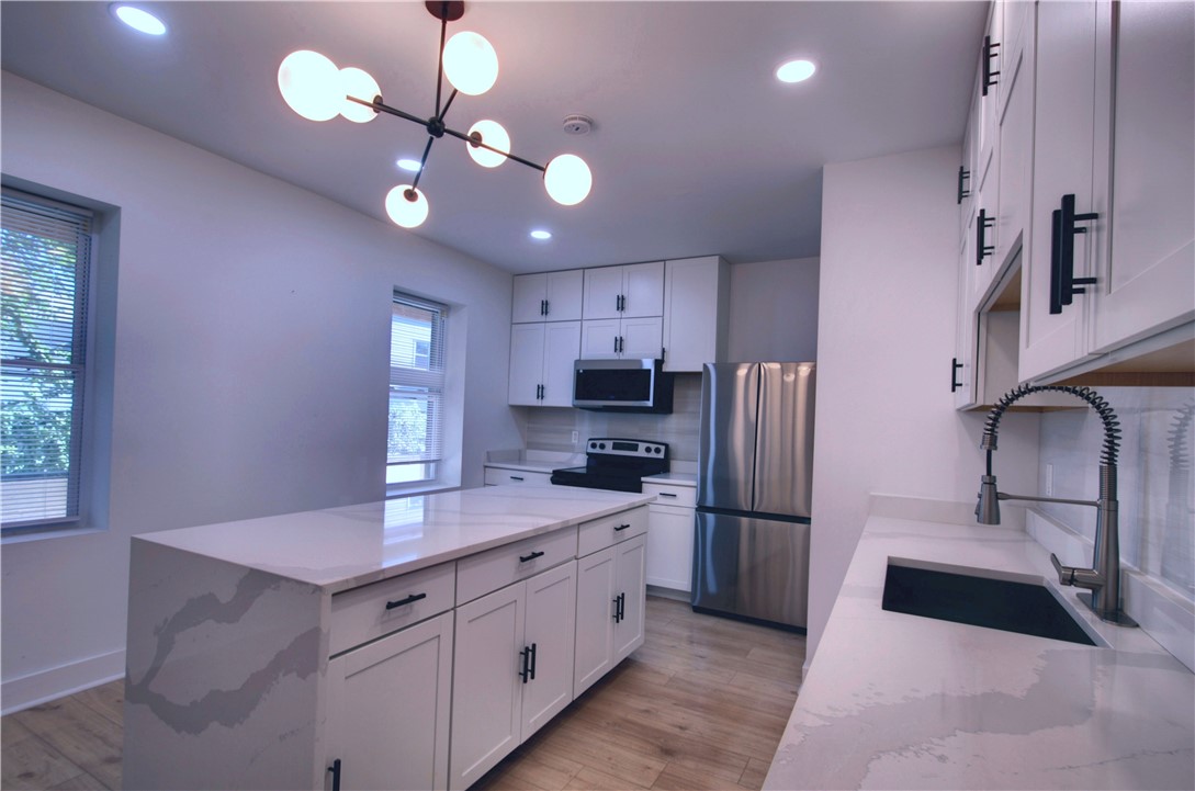 1327 Reddour St