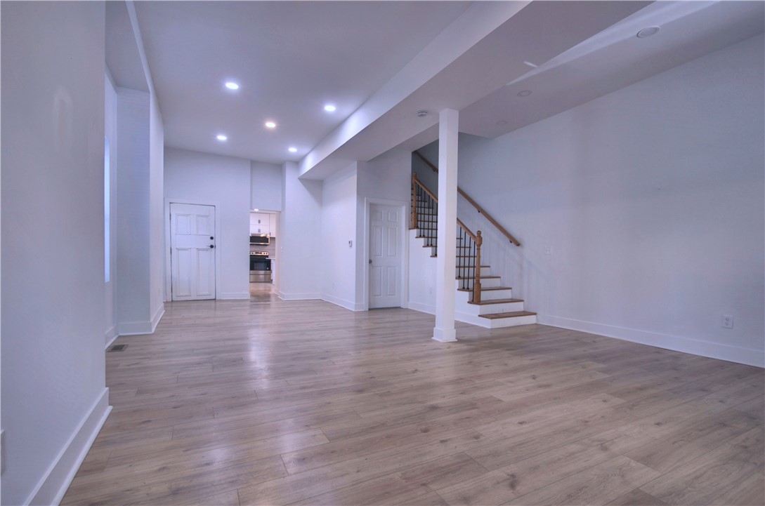1327 Reddour St