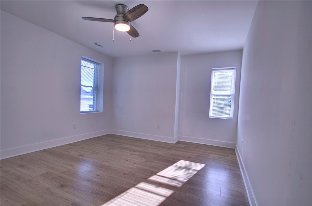 1327 Reddour St