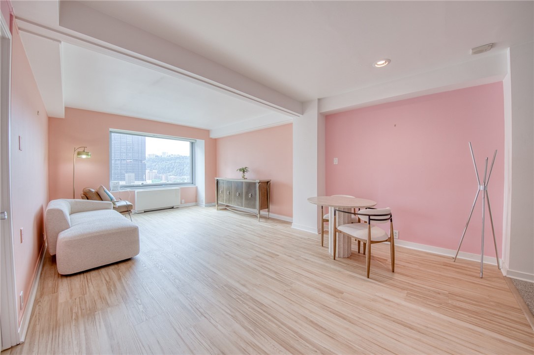 320 Fort Duquesne Blvd 16B
