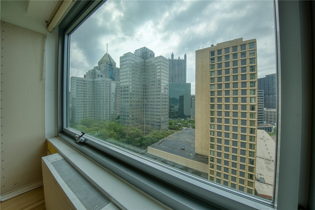320 Fort Duquesne Blvd 16B