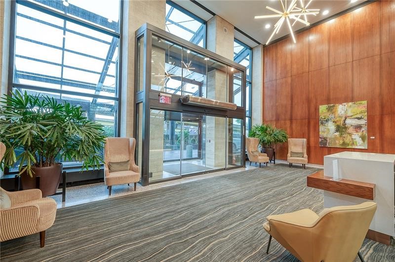 320 Fort Duquesne Blvd 16B
