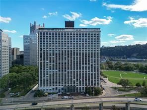 320 Fort Duquesne Blvd 16B