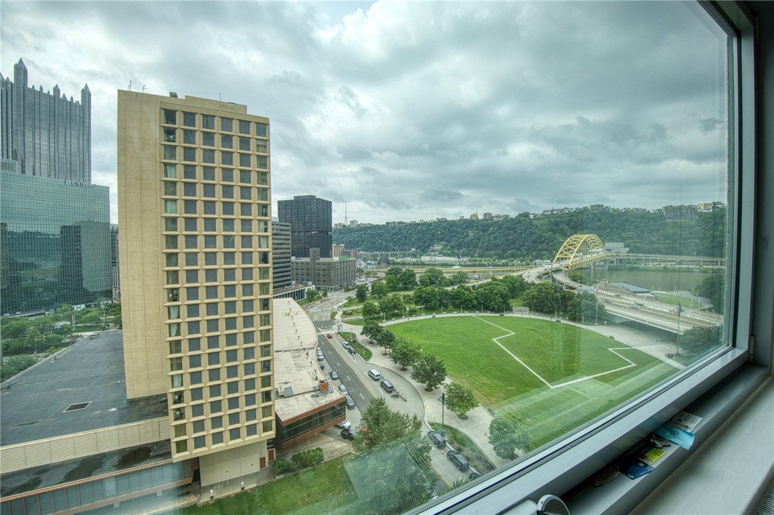 320 Fort Duquesne Blvd 16B