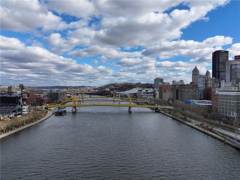 320 Fort Duquesne Blvd 16B