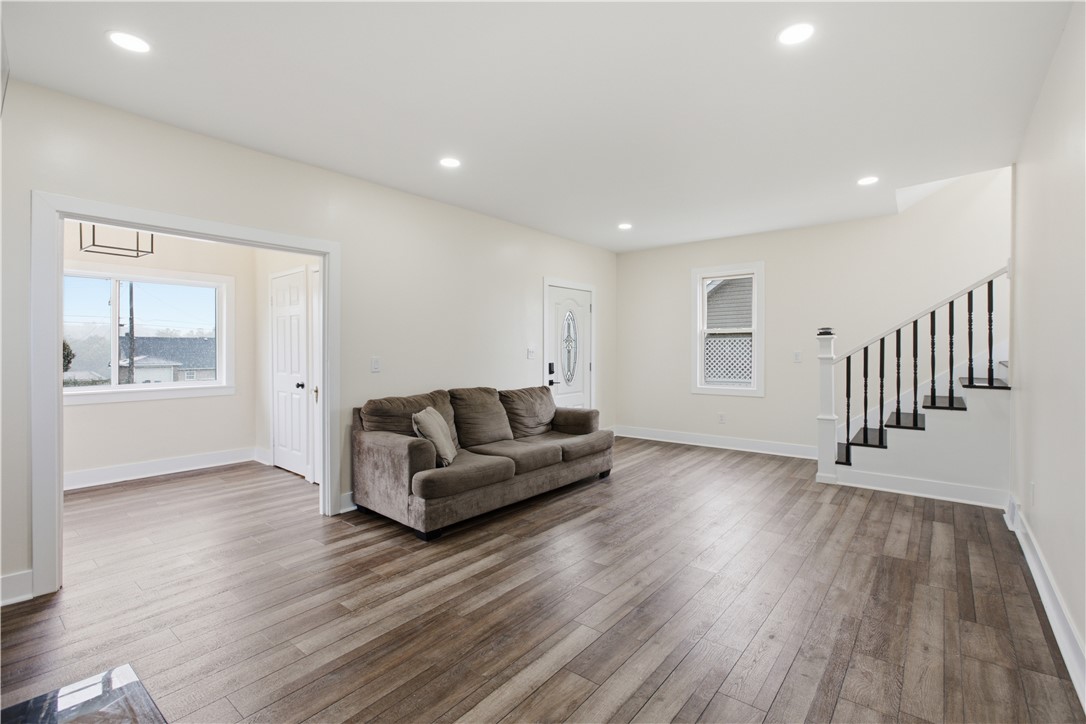 425 Peterson St