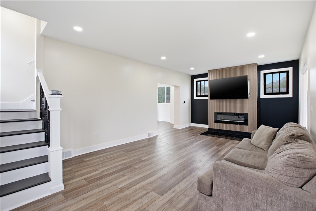 425 Peterson St