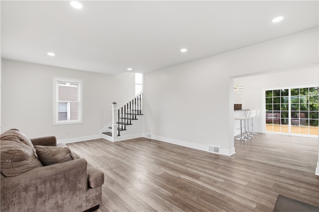 425 Peterson St