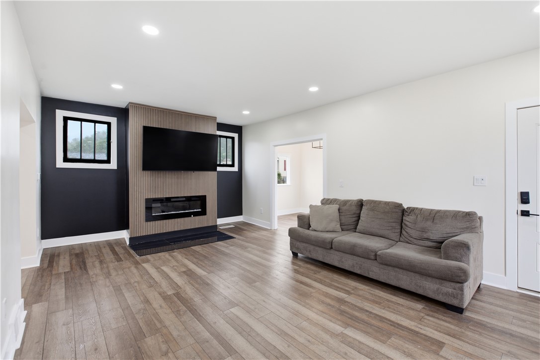 425 Peterson St