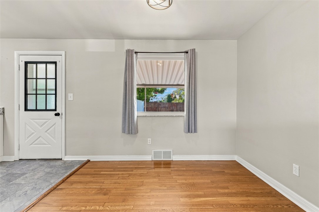 553 Meadowvale Dr