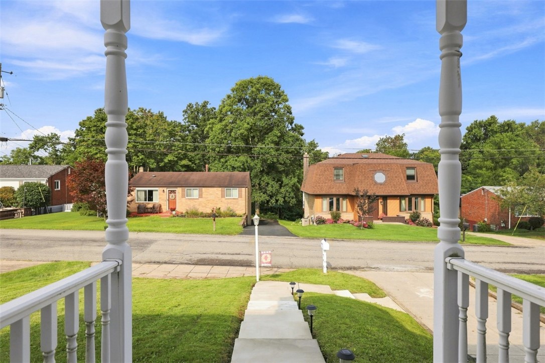 553 Meadowvale Dr