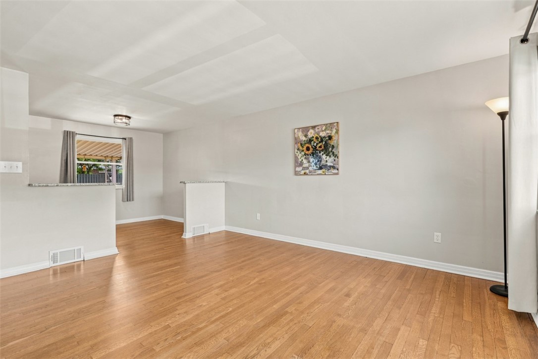 553 Meadowvale Dr