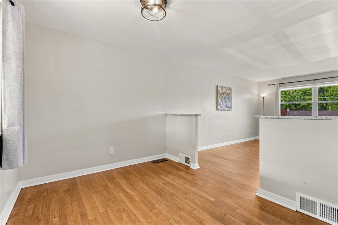 553 Meadowvale Dr