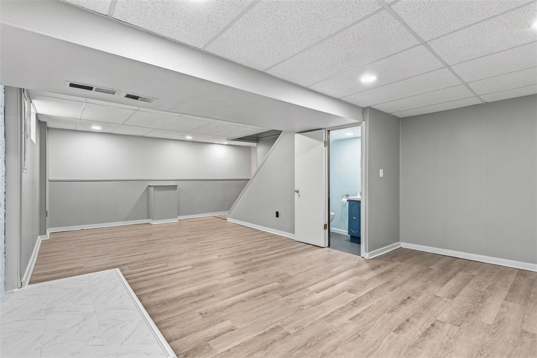 553 Meadowvale Dr
