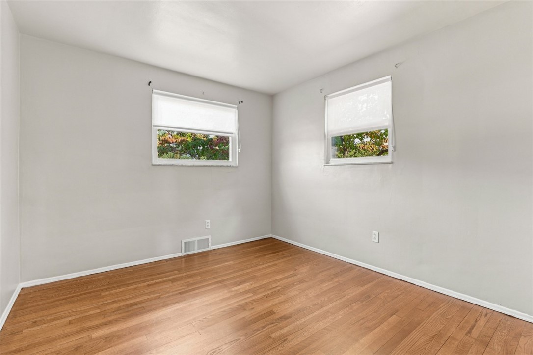 553 Meadowvale Dr