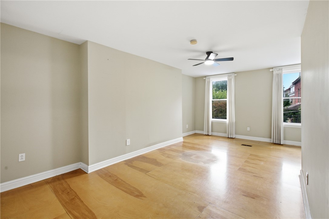 4 Clarendon Place