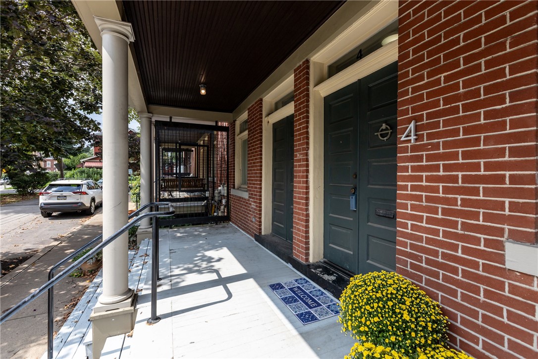 4 Clarendon Place