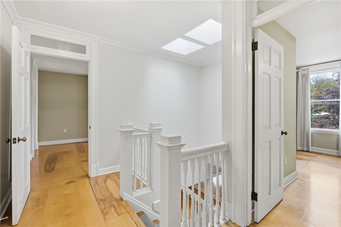 4 Clarendon Place