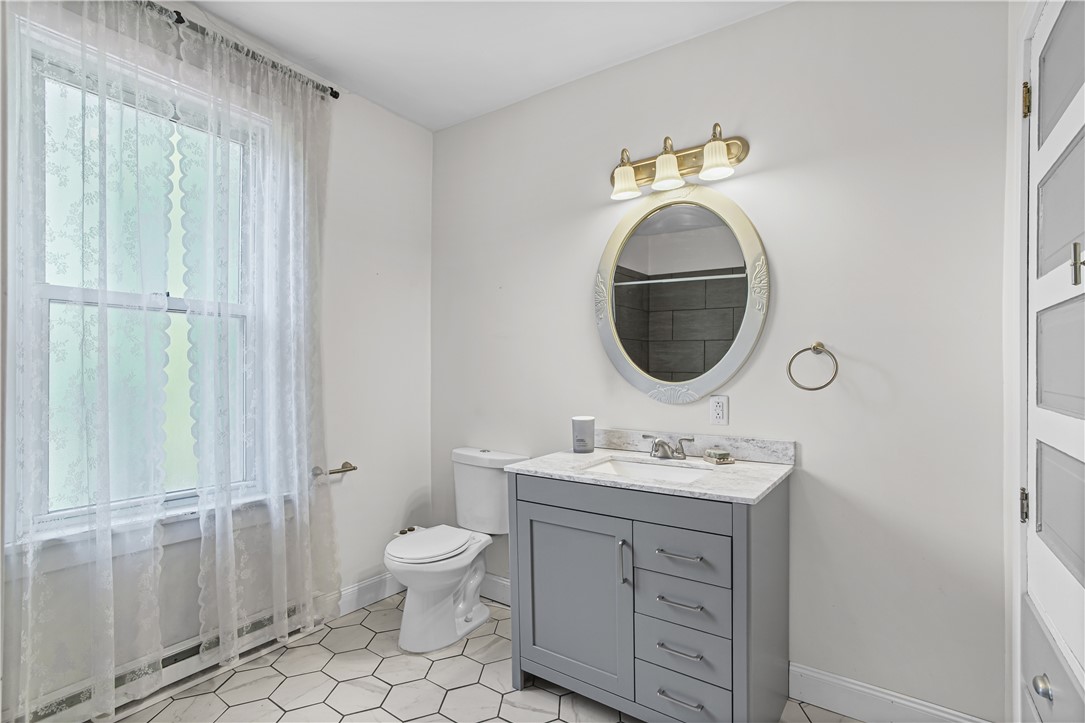 2204 Hazeldell St