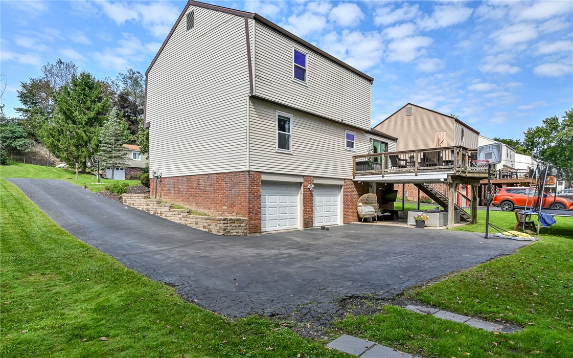 3523 Woodlake Dr