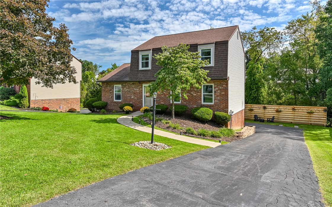 3523 Woodlake Dr