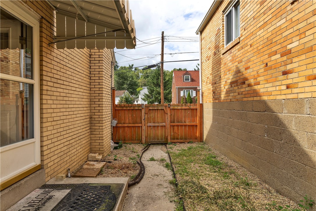 2831 Sageman Ave