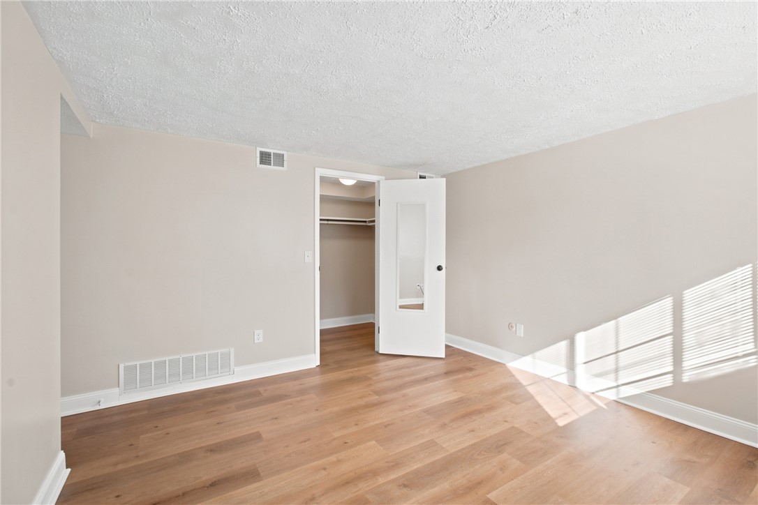 957 Wood Hollow D
